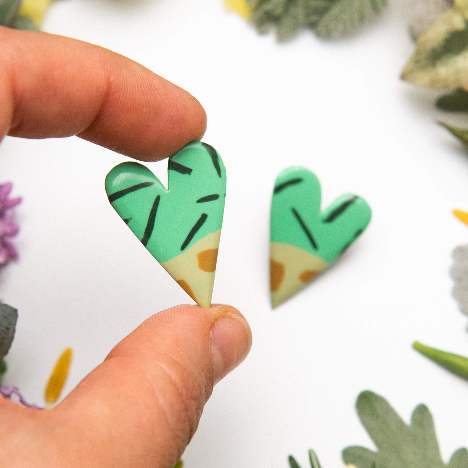 Heart-shaped earrings - Image 2