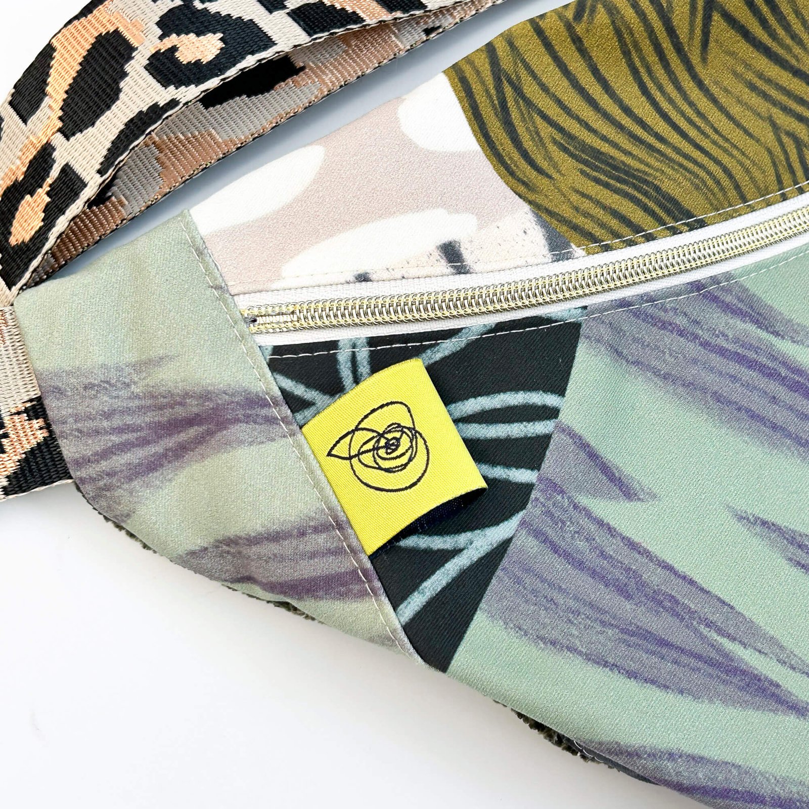 Hills have eyes beltbag detail