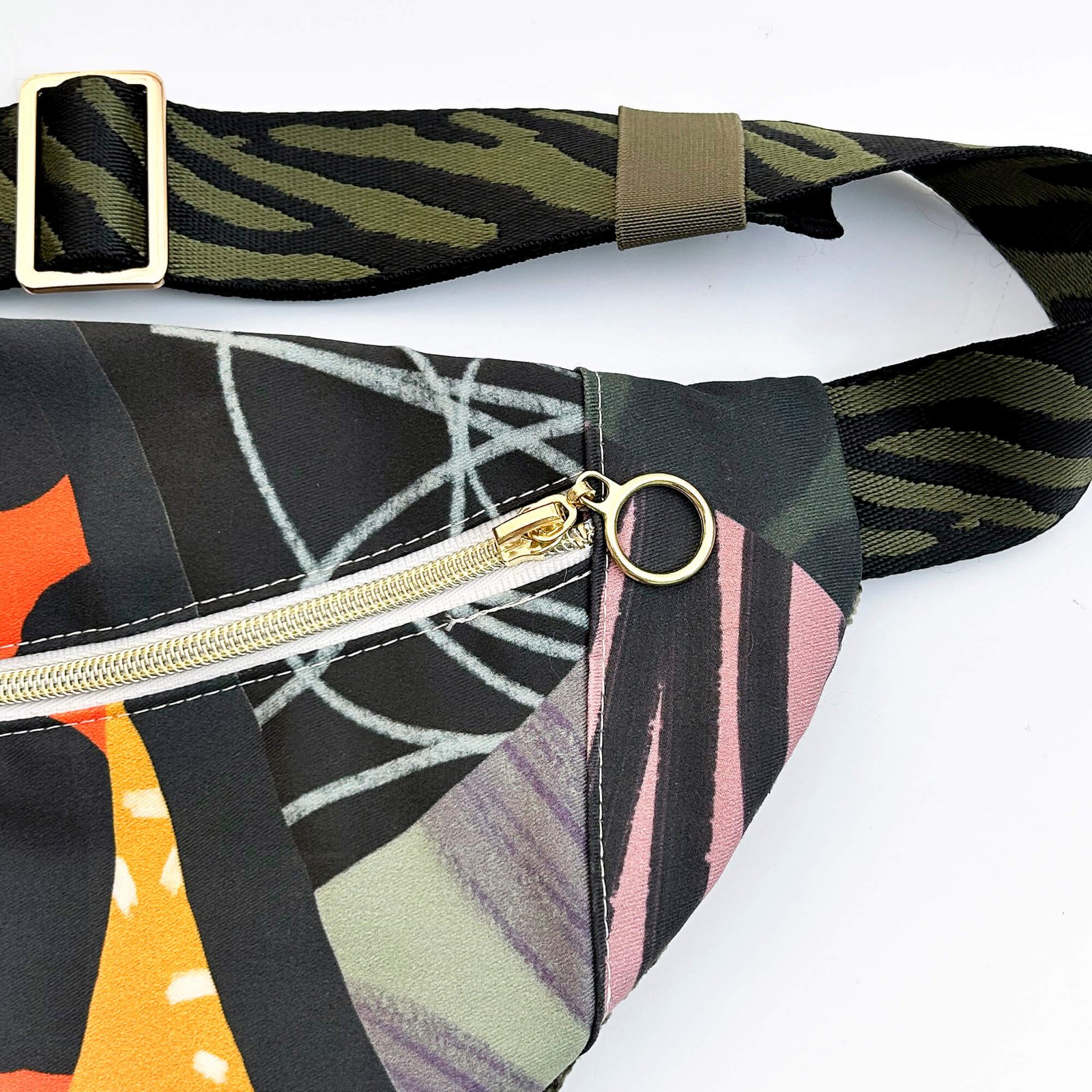 Hills have eyes beltbag 202 detail