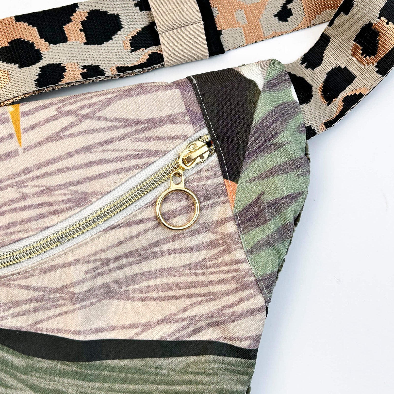 Hills have eyes beltbag 203 details