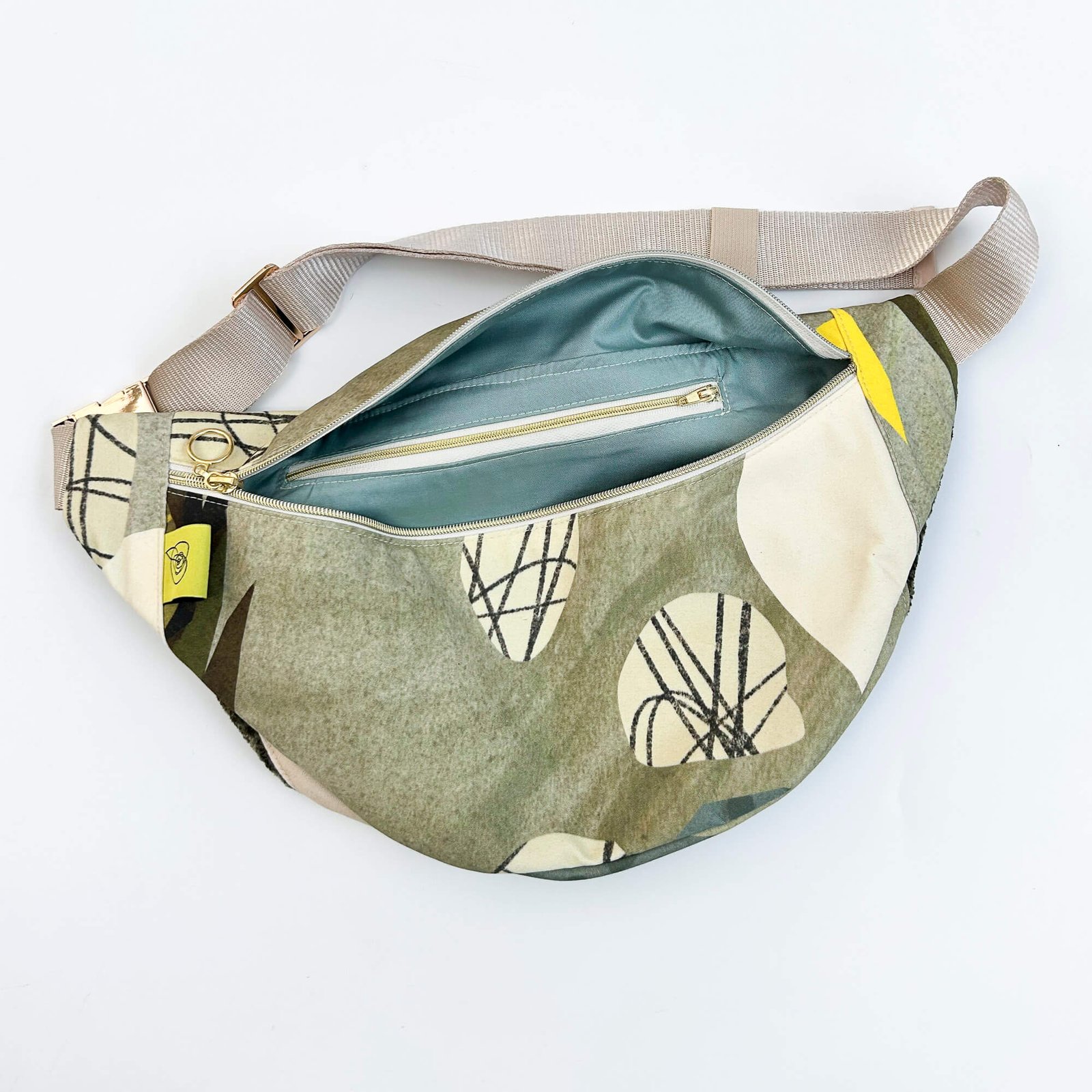 Beltbag hidden dragon front open