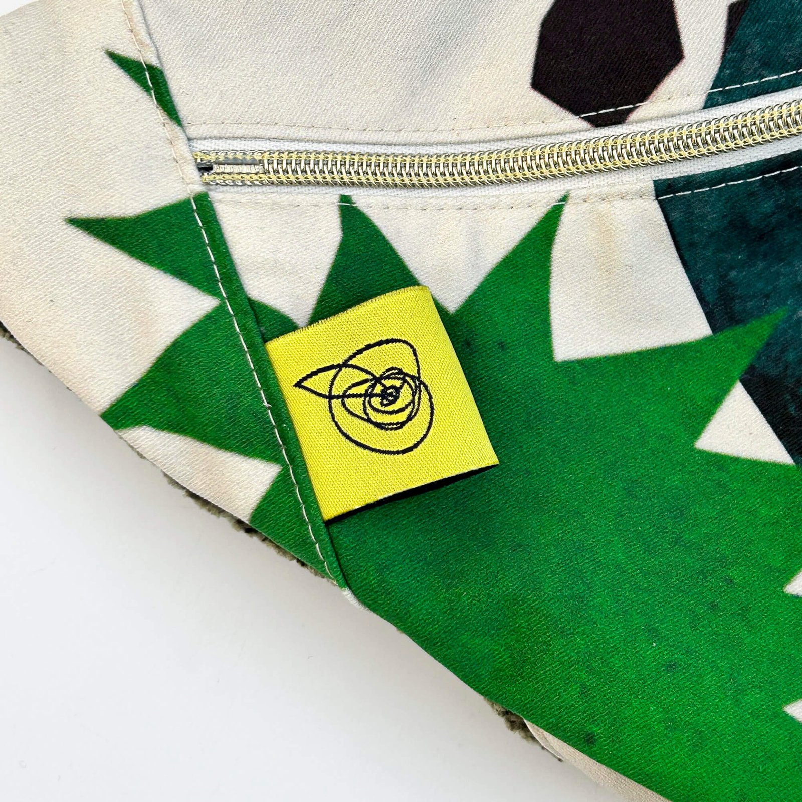 Beltbag wild seeds 210 detail