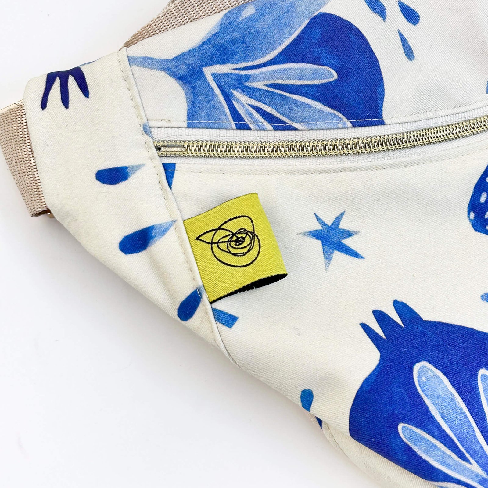 Beltbag porcelain 211 detail