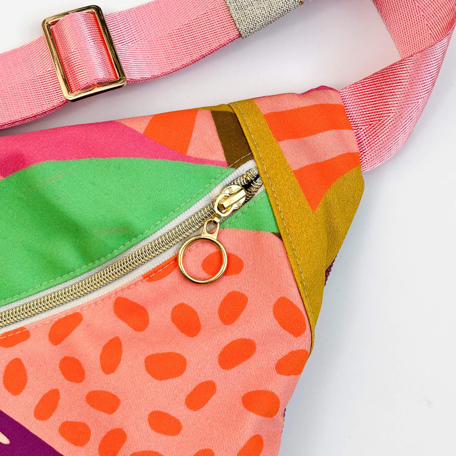 Beltbag candy bug 218 details