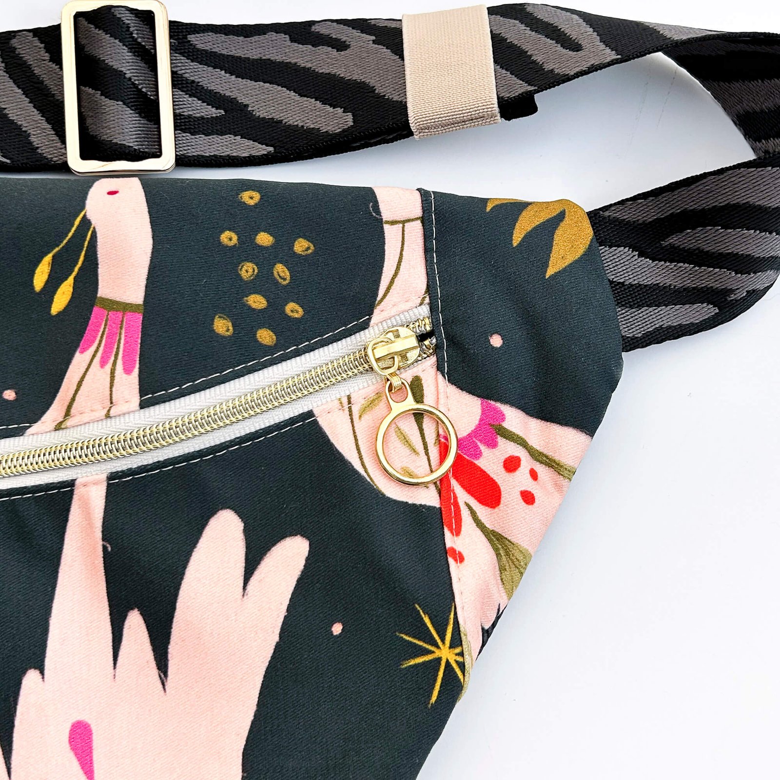 Beltbag birds of paradise details